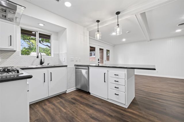 5830 Yarwell Drive, Houston, TX 77096