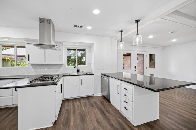 5830 Yarwell Drive, Houston, TX 77096