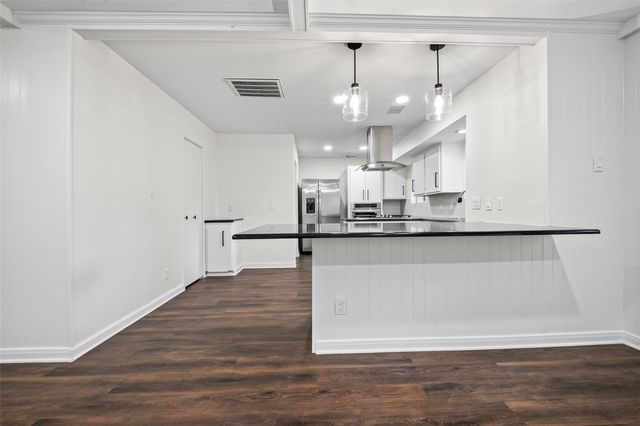 5830 Yarwell Drive, Houston, TX 77096