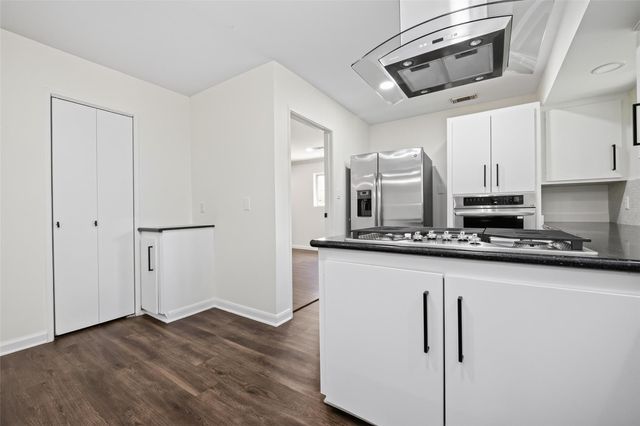 5830 Yarwell Drive, Houston, TX 77096