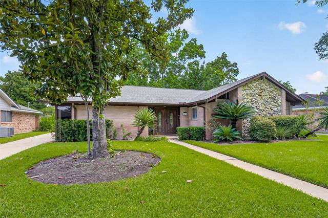 5830 Yarwell Drive, Houston, TX 77096