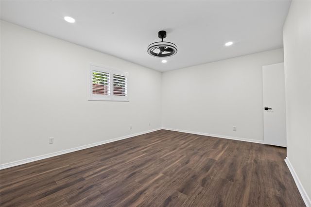 5830 Yarwell Drive, Houston, TX 77096