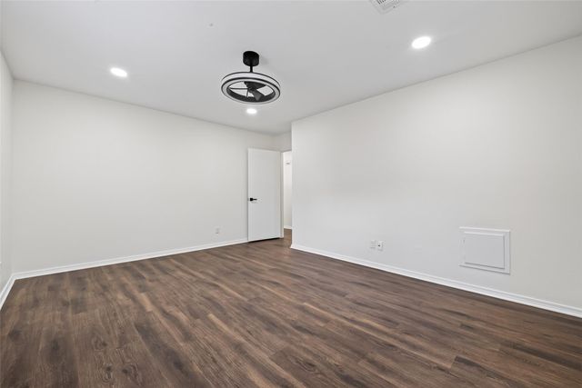 5830 Yarwell Drive, Houston, TX 77096
