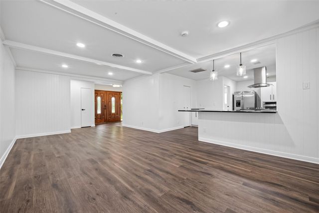 5830 Yarwell Drive, Houston, TX 77096