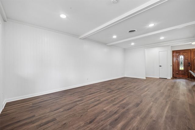 5830 Yarwell Drive, Houston, TX 77096