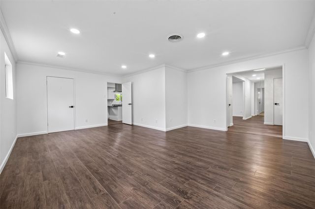 5830 Yarwell Drive, Houston, TX 77096