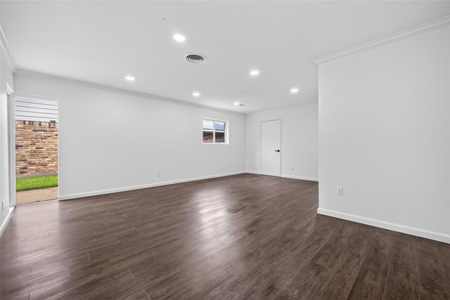 5830 Yarwell Drive, Houston, TX 77096