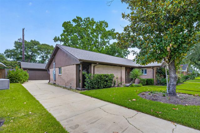 5830 Yarwell Drive, Houston, TX 77096