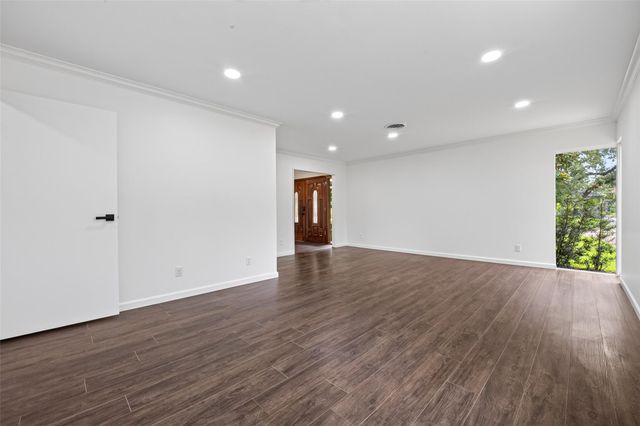 5830 Yarwell Drive, Houston, TX 77096