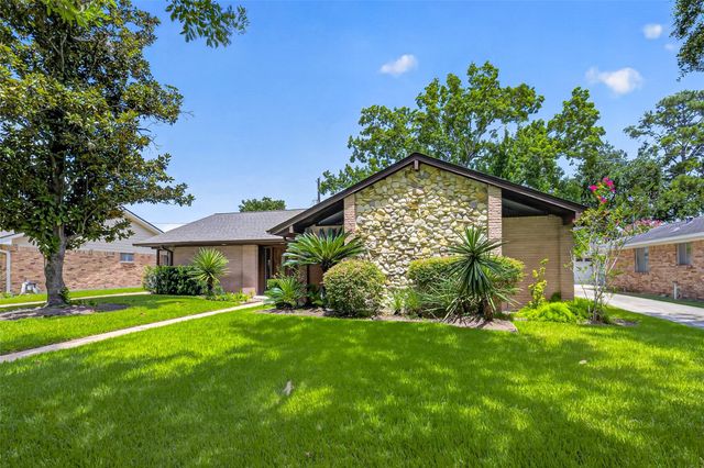 5830 Yarwell Drive, Houston, TX 77096