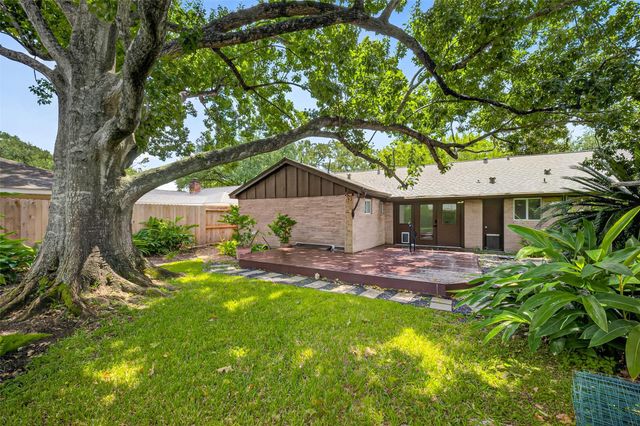 5830 Yarwell Drive, Houston, TX 77096