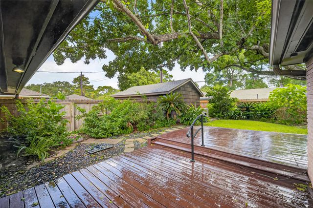 5830 Yarwell Drive, Houston, TX 77096