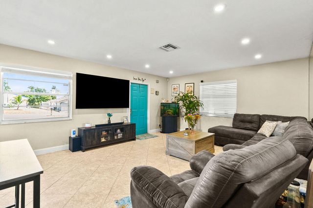 1102 Florence Road, Lantana, FL 33462
