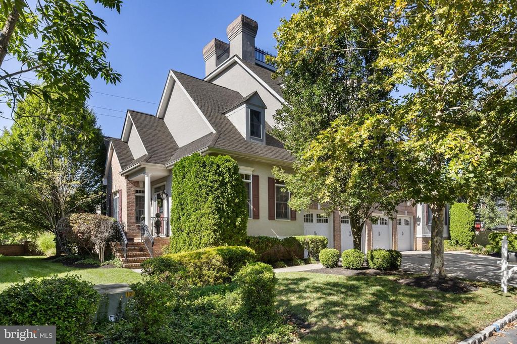5 COLLINS MILL CT, Moorestown, NJ 08057