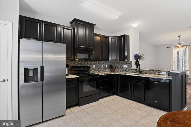 31 VILLAGE GREEN LN, Sicklerville, NJ 08081