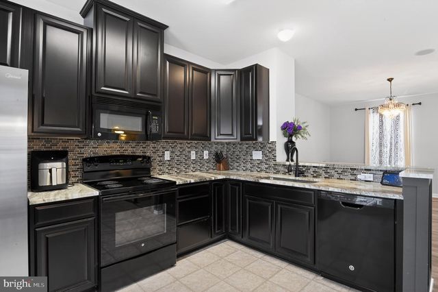 31 VILLAGE GREEN LN, Sicklerville, NJ 08081