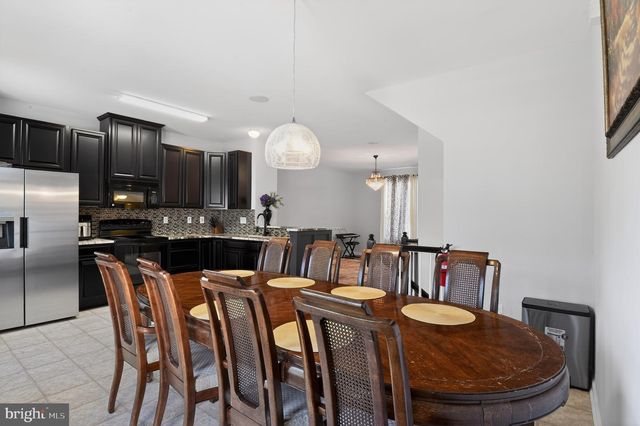 31 VILLAGE GREEN LN, Sicklerville, NJ 08081