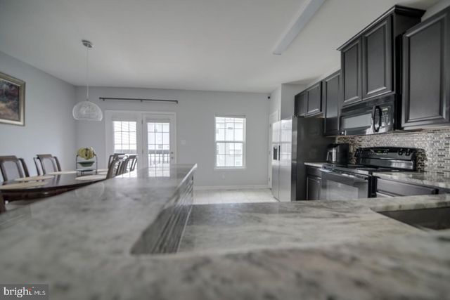 31 VILLAGE GREEN LN, Sicklerville, NJ 08081