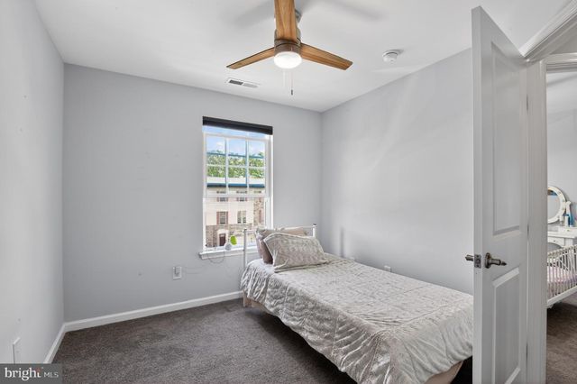 31 VILLAGE GREEN LN, Sicklerville, NJ 08081