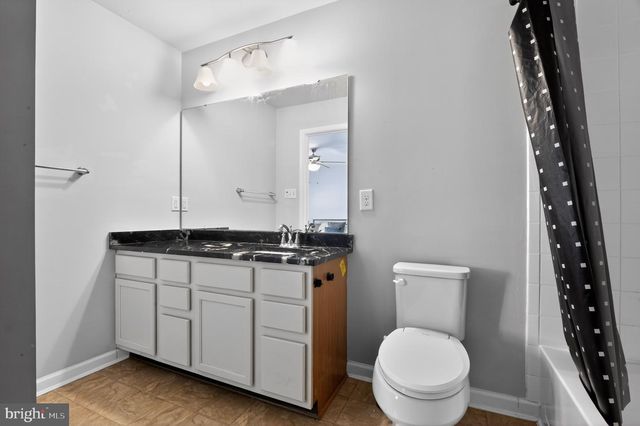 31 VILLAGE GREEN LN, Sicklerville, NJ 08081
