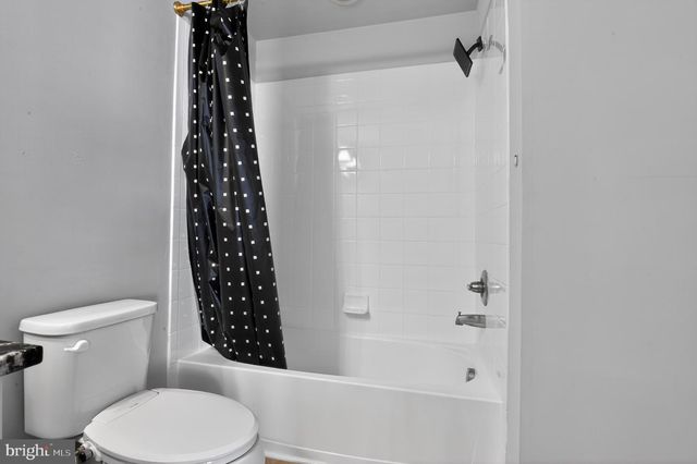 31 VILLAGE GREEN LN, Sicklerville, NJ 08081