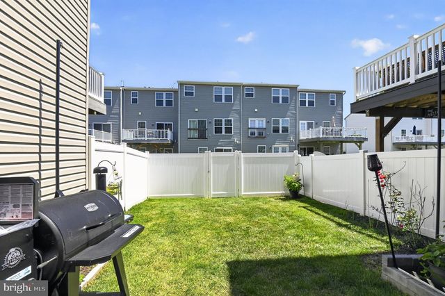 31 VILLAGE GREEN LN, Sicklerville, NJ 08081