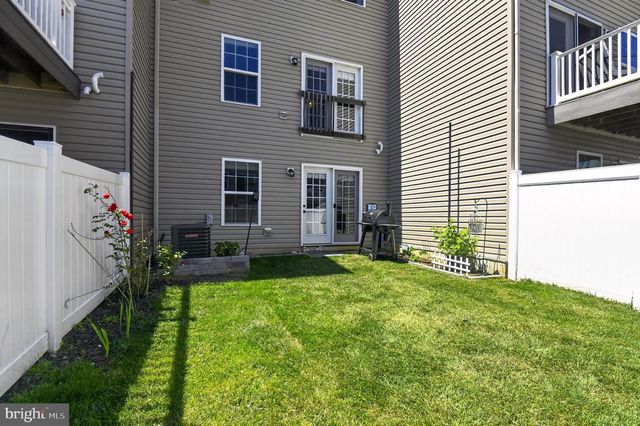 31 VILLAGE GREEN LN, Sicklerville, NJ 08081