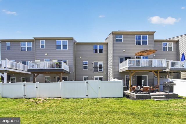 31 VILLAGE GREEN LN, Sicklerville, NJ 08081