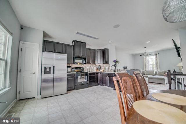 31 VILLAGE GREEN LN, Sicklerville, NJ 08081