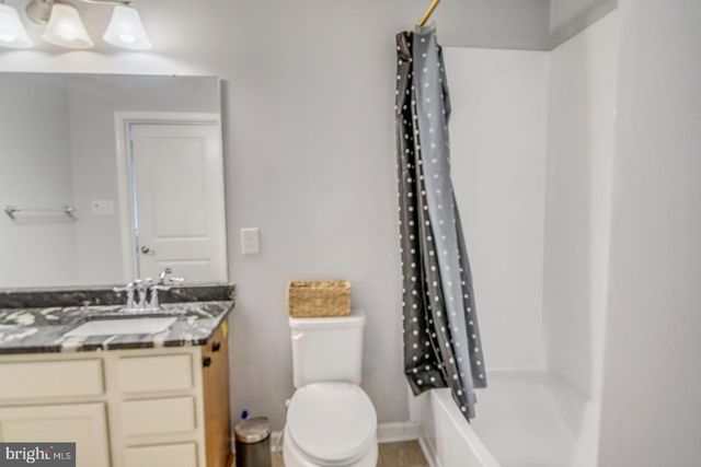 31 VILLAGE GREEN LN, Sicklerville, NJ 08081