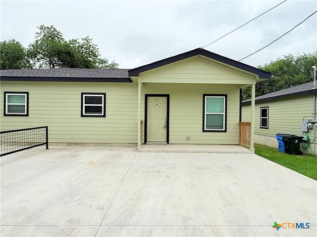 611 E Martindale Street B, Seguin, TX 78155