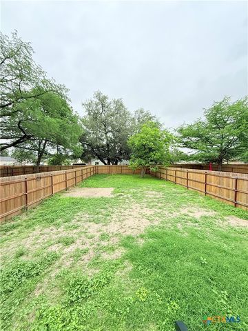 611 E Martindale Street B, Seguin, TX 78155