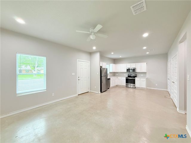 611 E Martindale Street B, Seguin, TX 78155