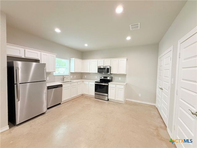 611 E Martindale Street B, Seguin, TX 78155