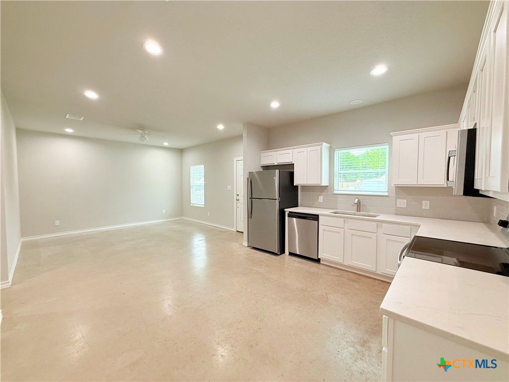 611 E Martindale Street B, Seguin, TX 78155