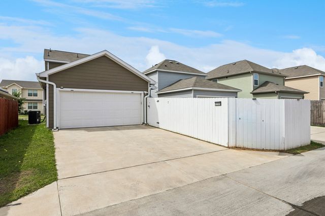 5725 Willamette Drive, Fort Worth, TX 76119