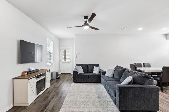 5725 Willamette Drive, Fort Worth, TX 76119