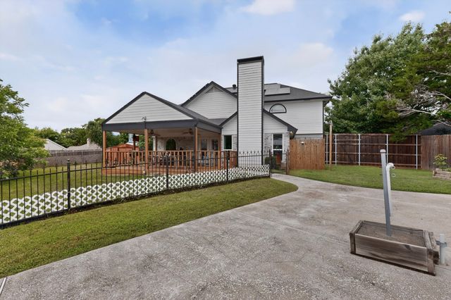 233 Brittany Court, Euless, TX 76039