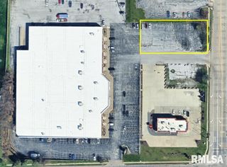 1320 W KIMBERLY Road, Davenport, IA 52806