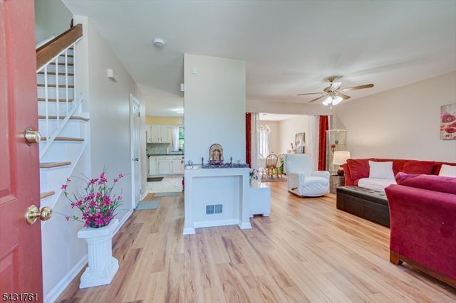 1402 Maplecrest Rd, Edison Twp., NJ 08820