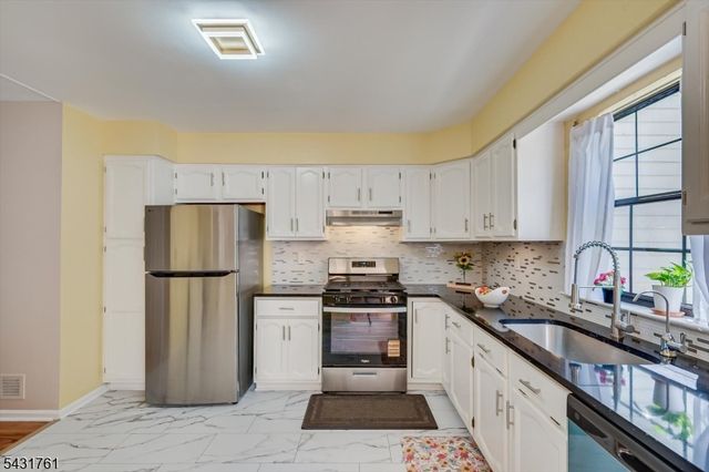 1402 Maplecrest Rd, Edison Twp., NJ 08820