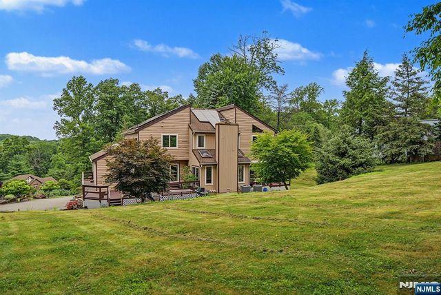 4 Skytop Drive, Denville Township, NJ 07834
