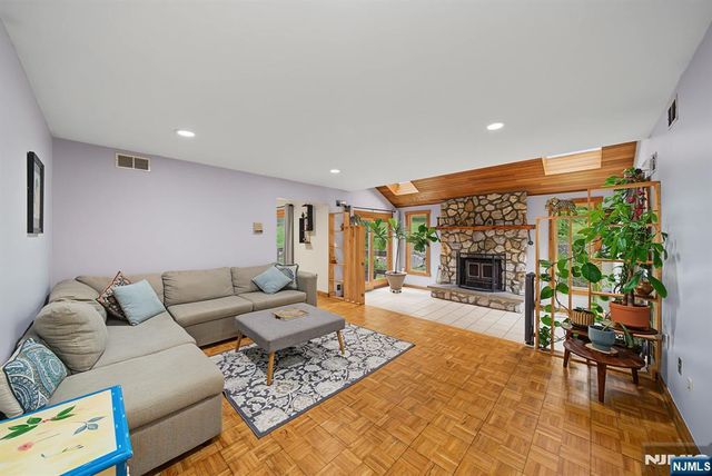 4 Skytop Drive, Denville Township, NJ 07834