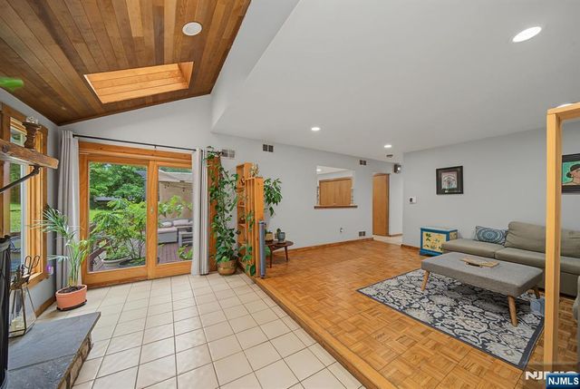 4 Skytop Drive, Denville Township, NJ 07834