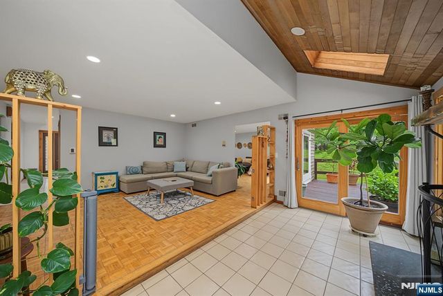 4 Skytop Drive, Denville Township, NJ 07834