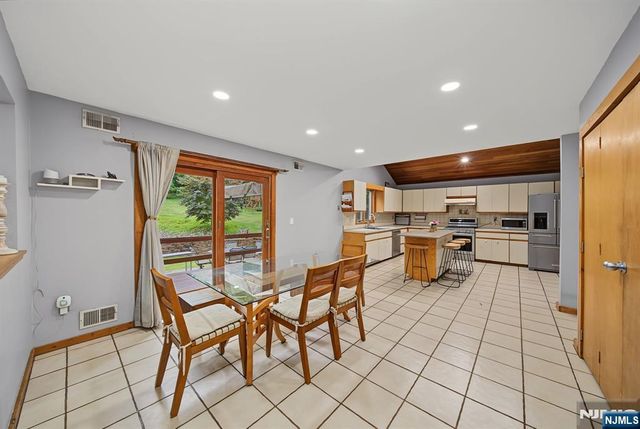 4 Skytop Drive, Denville Township, NJ 07834