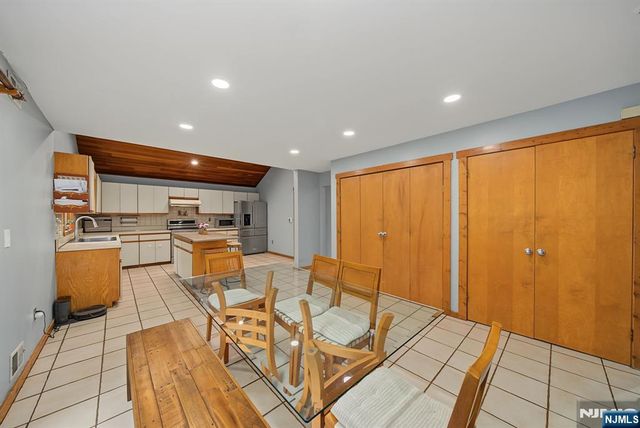 4 Skytop Drive, Denville Township, NJ 07834