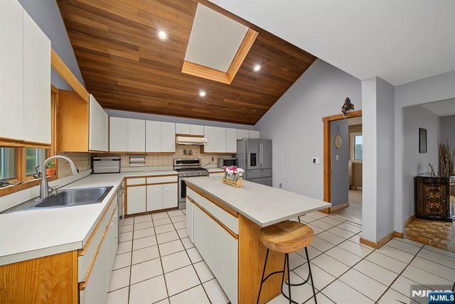 4 Skytop Drive, Denville Township, NJ 07834