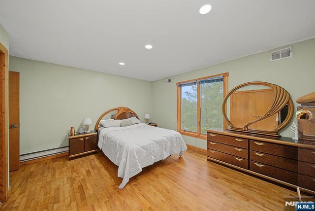 4 Skytop Drive, Denville Township, NJ 07834