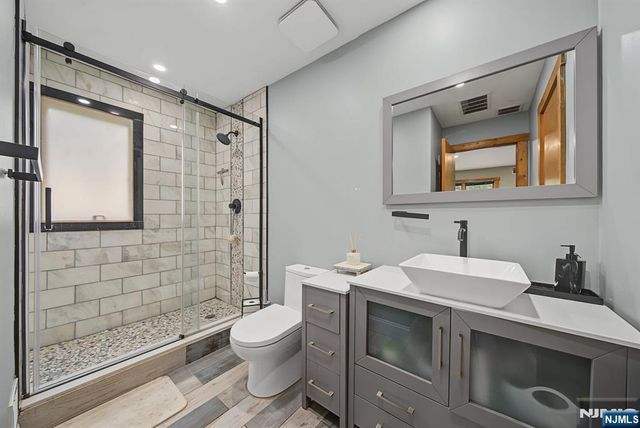 4 Skytop Drive, Denville Township, NJ 07834